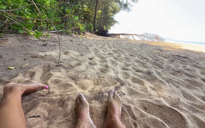 TenderMolly: Nudo estremo e pompino in spiaggia