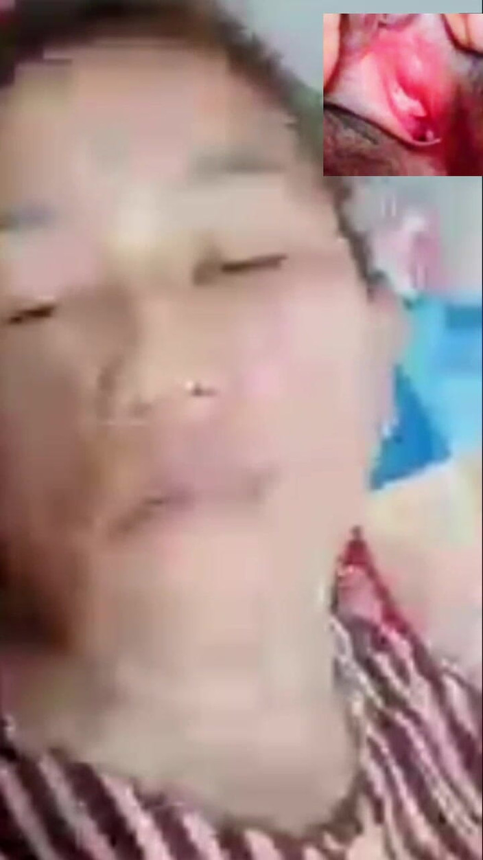 rajahutan44: Garota Asiática Mostra Sua Buceta E Seios Grandes