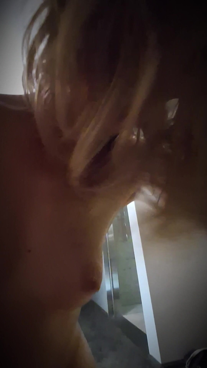 Mr_MrsRealCoupleX: hot aur kaamuk chodne laayak mammi dvara bare land ki...