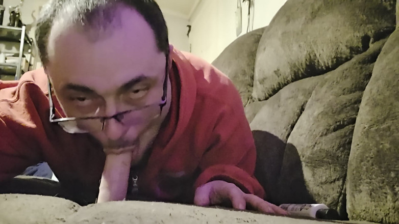 Little Donovan: Eu chupando meu vibrador