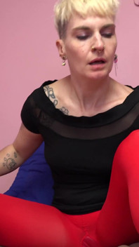 Liliana folosește două jucării pentru un orgasm uriaș
