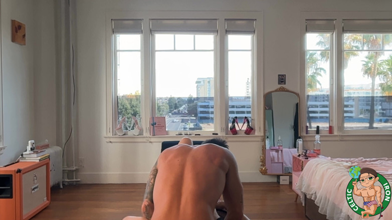 Celtic Iron: Blondýna s velkým zadkem Deepthroat Zezadu - Sextape