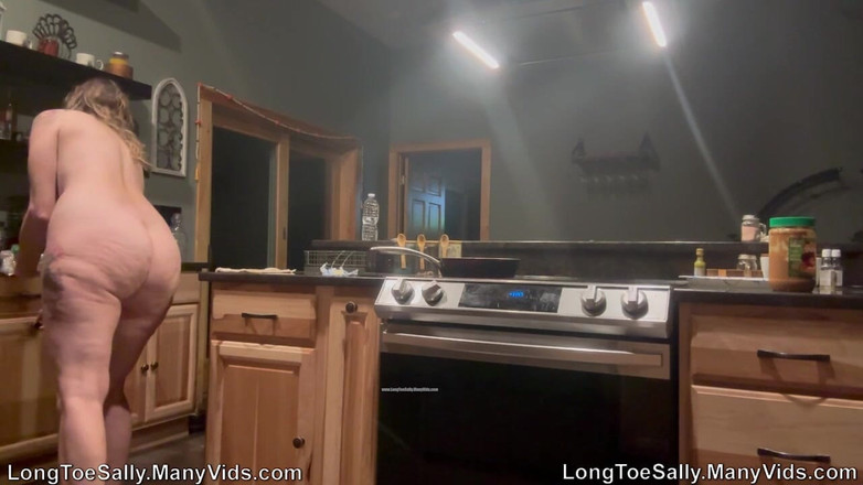 Long Toe Sally Big Buns: Lauter sob