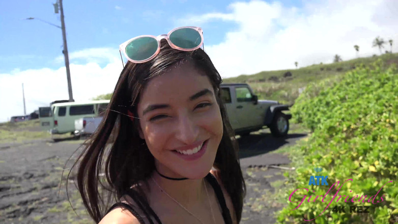 ATK Fans (Girlfriends): Emily fait un show dans la voiture en jouant avec...