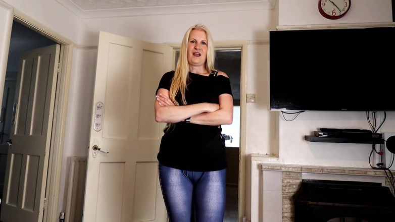 Britishmilf: Calcinha cheirando enteado fodido por madrasta