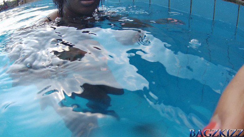 BAGZKIZZ: Shots Underwater unik Dua Lesbian Hitam
