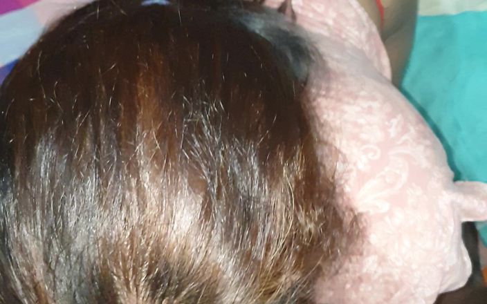 Tiyana: Esposa puta escupe en marido gran polla de rodillas y...