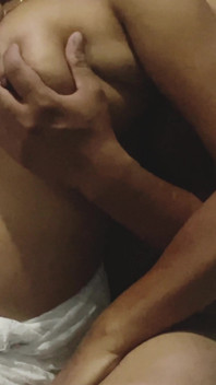 Desi Bhabhi złapał swojego Devara na masturbacji