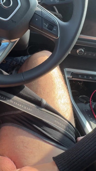 Bardzo cipka blondynka ssie kutasa na parkingu centrum handlowego, aby zdobyć designerską torbę