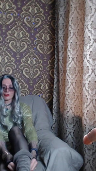 Crossdresser Slet Probeert Een Nieuwe Look