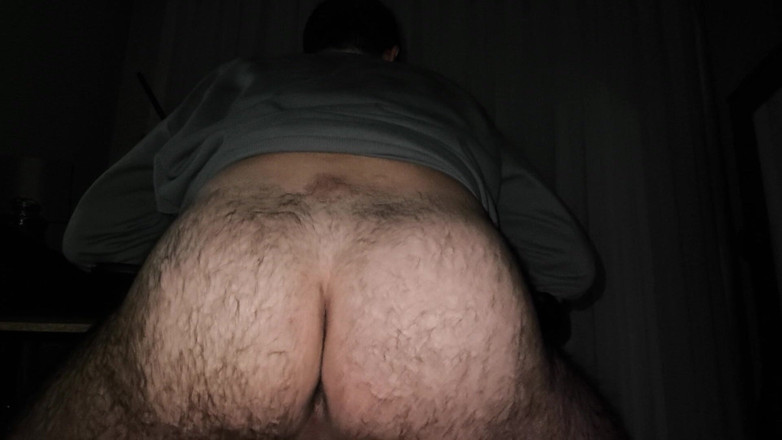 Cummyboy90: Stiefvaters haariger arsch wartet auf dich