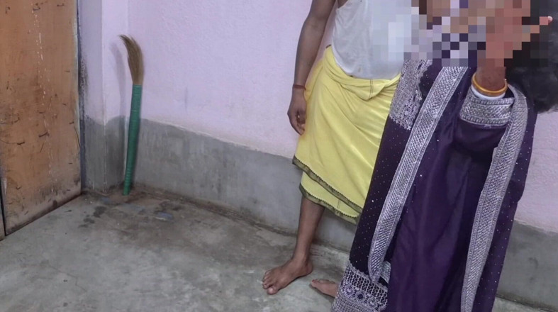 Sumaj: Une femme de ménage indienne sexy se fait baiser complètement