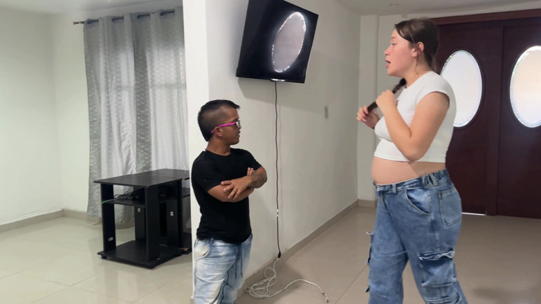Julianaburning: मैं अमीर गर्भवती रियल एस्टेट सलाहकार लड़की को चोदता हूं ताकि वह अपना घर किराए पर लेने के लिए सहमत हो जाए और मैं अपना विशाल मुर्गा उसमें डाल दूं।