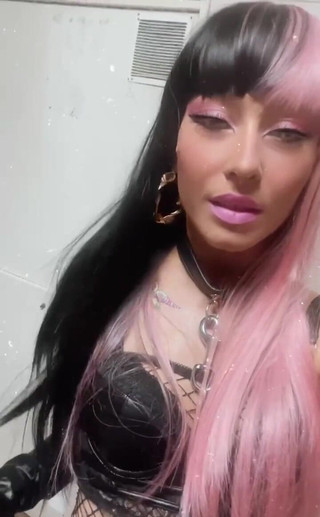 FANS OF SOFIA SWEETSECRETT: Un cadou de la carnavalul meu! Un cadou de la...