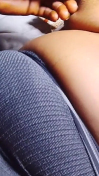 Un collègue baise sa secrétaire de bureau