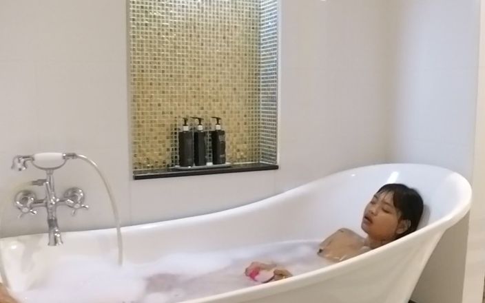 Abby Thai: Horny Bath Time in a Luxury Room