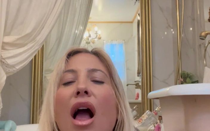 Tasha Reign official studio: Tasha Reign si hraje spolu s tebou