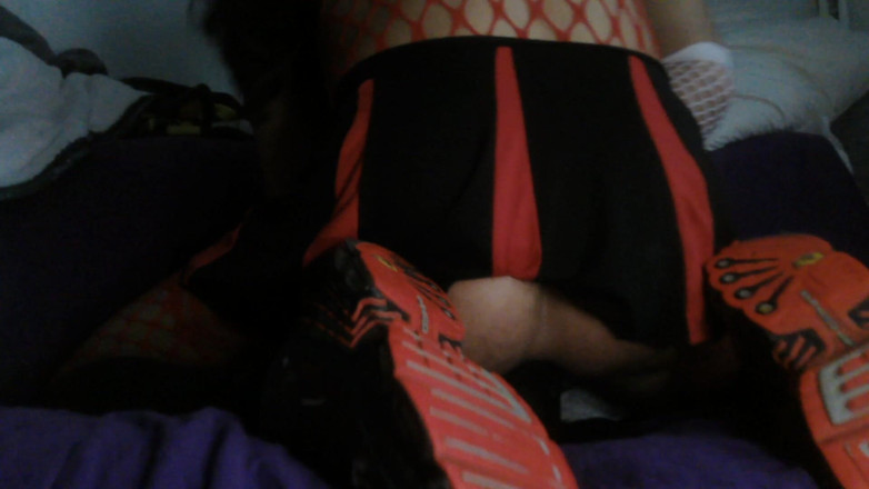 Damaged Hole: , Czerwony Strój Cheerleaderki, BBC Do Orgazmu