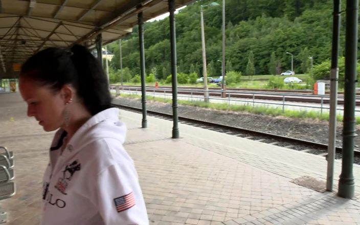 German Porn: Het blondin få fitta knullad hårt av enorm kuk