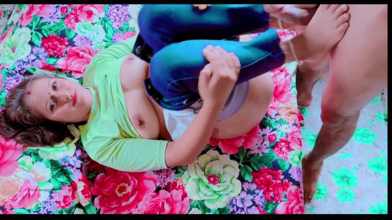 Lust Suman: Krásná sexy holka má sex doma
