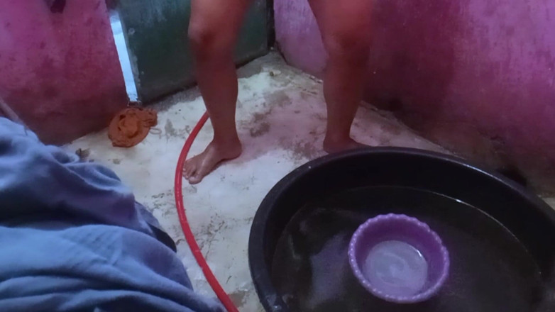 Citra: Meine stiefmutter filmt sich immer unter der dusche, um ihre...