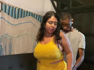 A madrasta do meu namorado faz um trio conosco