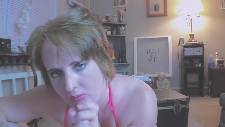 Kennedy Channing: Une MILF blonde à gros nichons surprise en train de se...