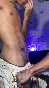 Latino Mit Großem Schwanz Tätowiert Fickt Ohne Gummi, Hardcore-anal