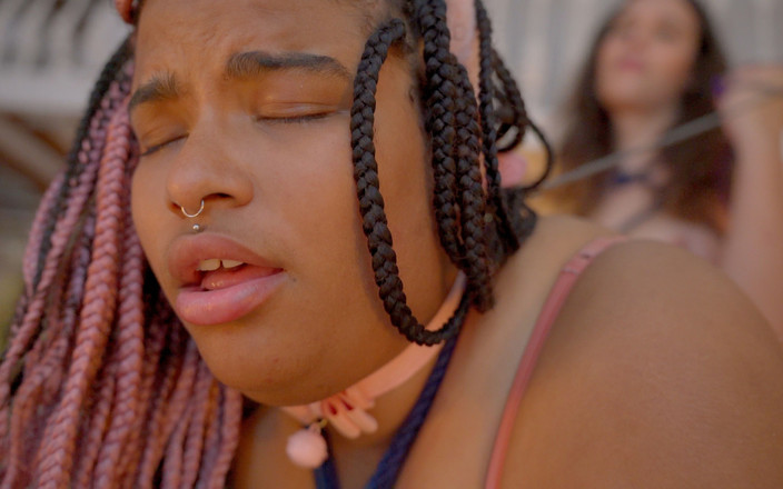 AltPorn4U: Karada gioca