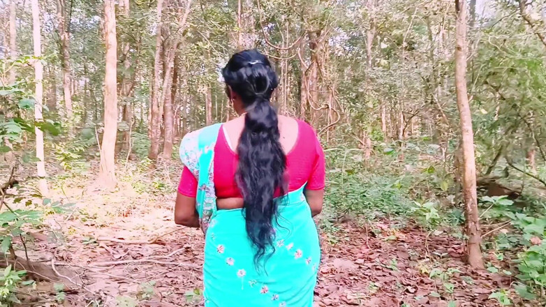 Telugu honey lips: Indian OutDoor Sex. Telugu Dirty Talks.