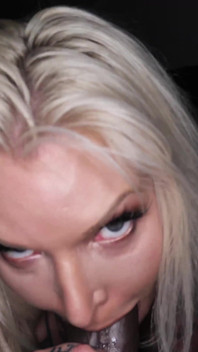 Hardcore queen leva pau enorme e é usado como um banheiro humano