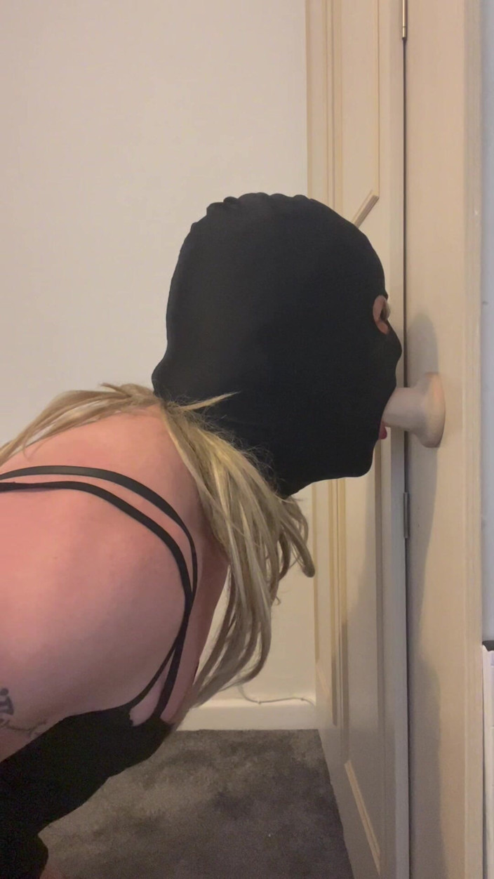Mia Abbott: Sissy děvka tvrdě ošukaná hluboko do krku. Fackovaný punčed, Chocked...