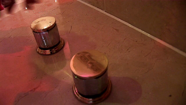 Threesome Delights: Tante semok ini memutuskan untuk bergabung sama temannya untuk seks...