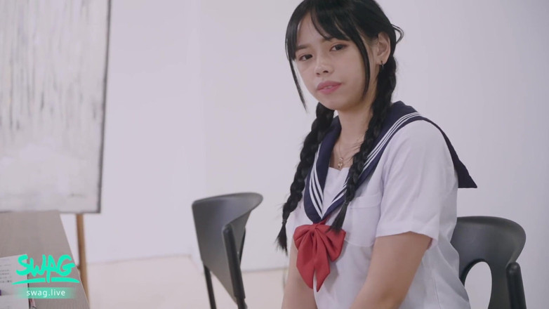 SWAG.live: Chica universitaria asiática seduce al profesor en el aula