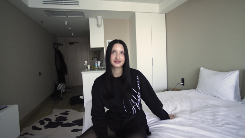 Bymyfans: Cette Brune Sexy, Adore Prendre Une Grosse Bite Dans Sa...