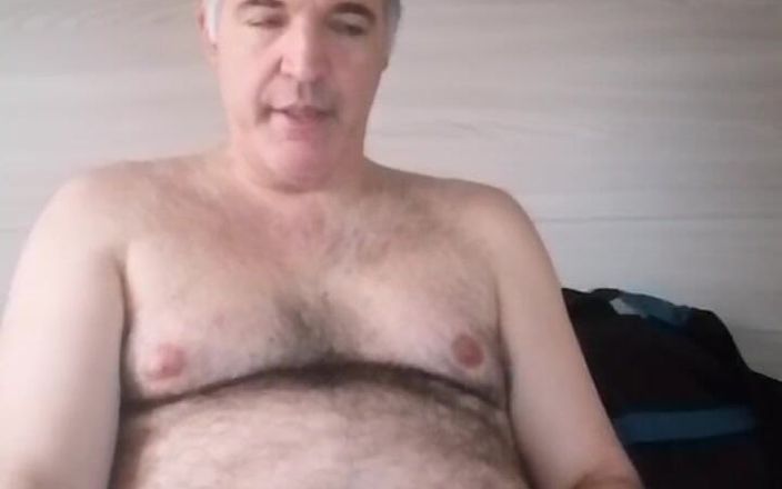 Setesesso7: Chčiju do prázdné láhve a tvrdě si honím ptáka jako...