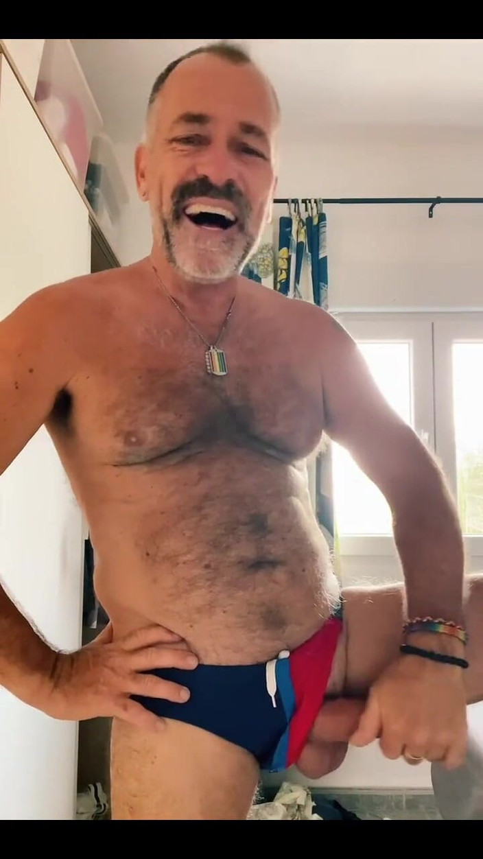 Daddybearvlc: ¡Probándose el velocímetro que envíaste! Querías ser anónimo pero sabes...