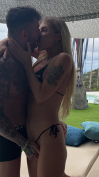 Dura foda anal e gozada interna com linda Zlata Shine!