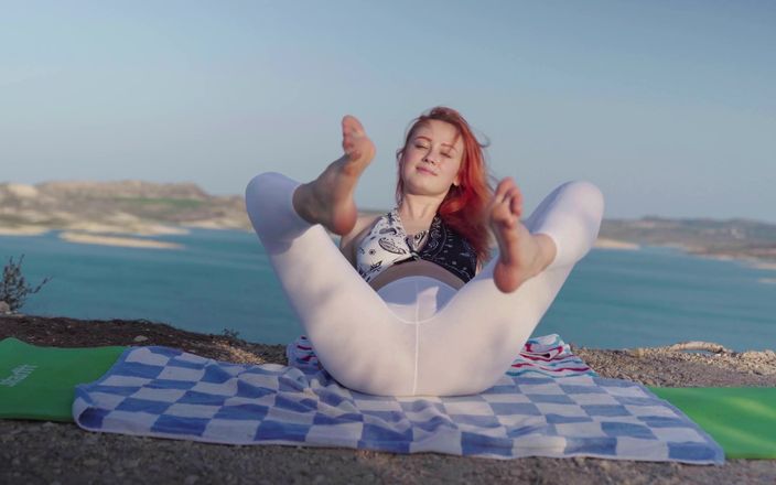 Sheryl X Sinclair: Allenamento dei piedi. Allargo la spaccata. Yoga calmante.