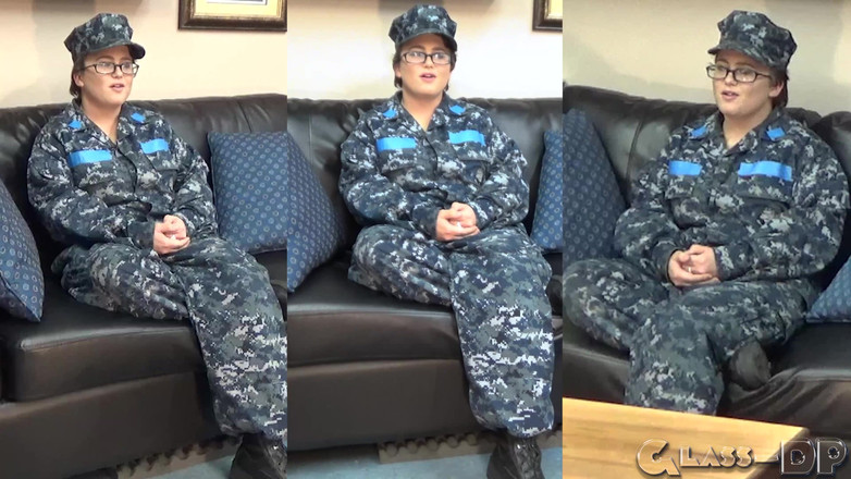 GLASSDP: Askar jalang ini telah pergi dari latihan asas untuk menghisap...