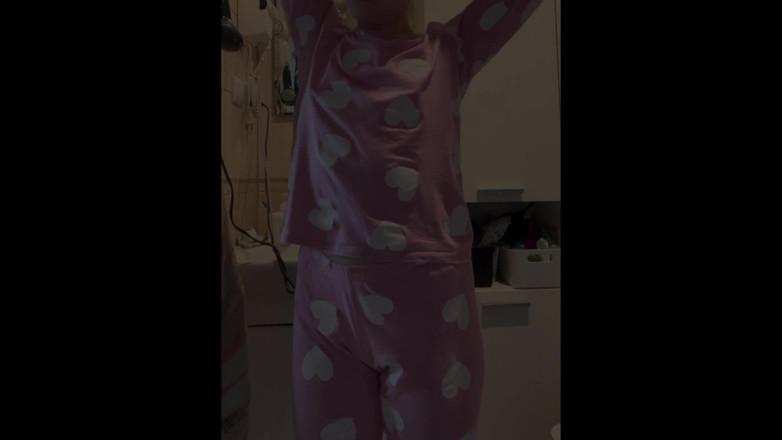 Inga lillypop girl: Striptease de dimineață pentru tati