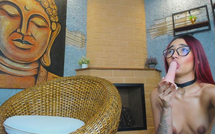 Lia Wood: Cơ thể mảnh mai và cô gái tóc đỏ bị lừa...