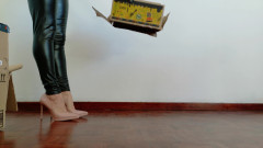 Kinky Lyrical: Stilettos vs kartong