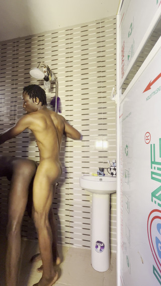 Dickpresido: Ošukal jsem měkký zadek mého kamaráda v koupelně a stříkal...