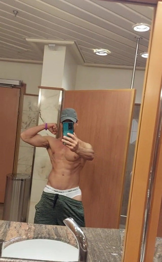 Eden Adonis: Saudação do banheiro do cruzeiro