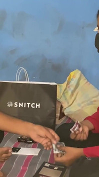 Dejando a su hermanastro en la casa de sus suegros con condones caros en la dotería