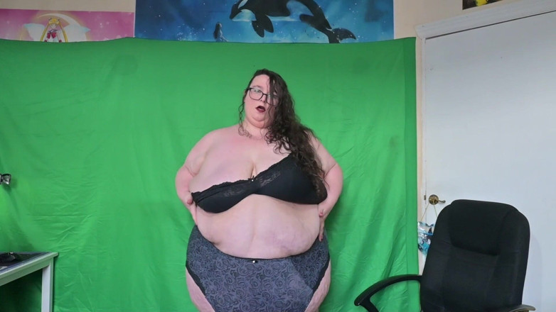 SSBBWLadyBrads: Снимаю одежду