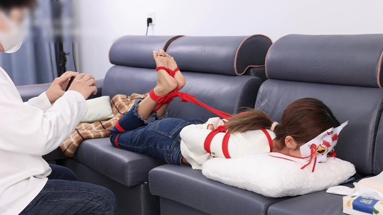 Asian bondage: Tie up Your Barefoot Girlfriend and Play with Her Barefoot
