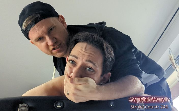 GayKinkCouple: मेरी अधीनस्थ 500 से अधिक कोड़े मारने वाले स्ट्रोक लेती है