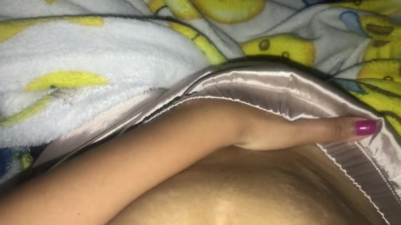 sofiasexxx: Моя соседка слышит мои стоны, когда я мастурбирую